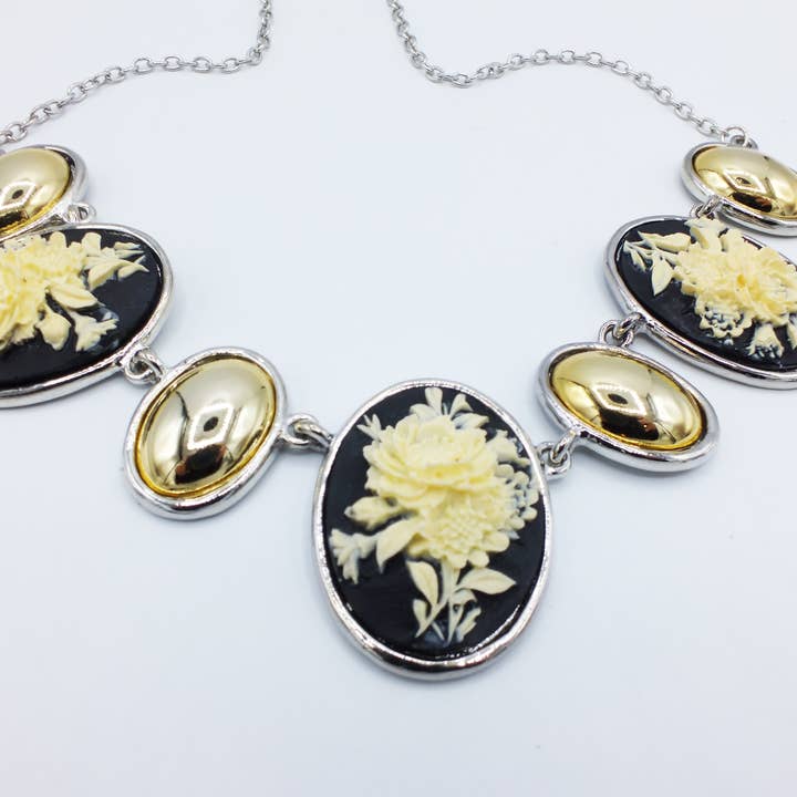 Fizz - Wholesale Pendant/Charm Necklace - Seven Cabochon "Grand" Necklace14