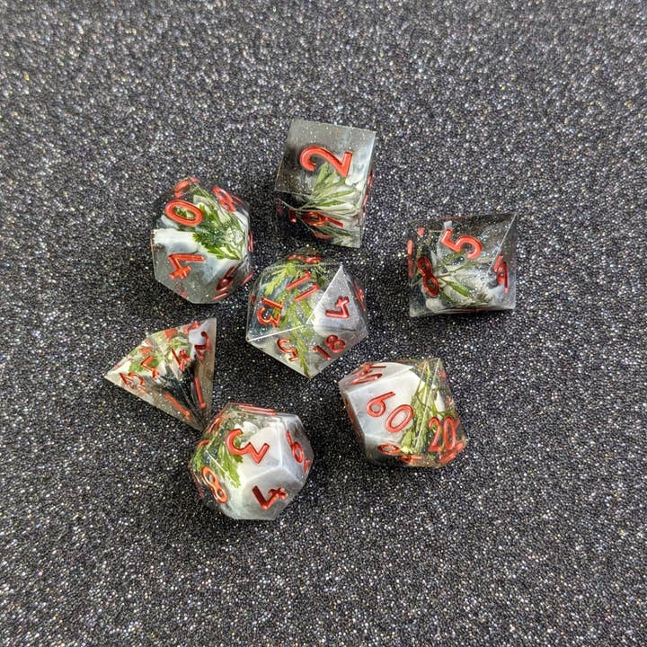 EBONWOOD - Wholesale Dice - Eldertree - 7 Piece Luxury D&D Dice Set4