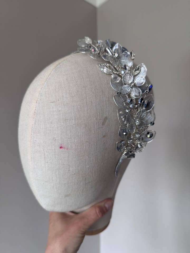 Silver side headpiece for wholesale by Preciuspearls