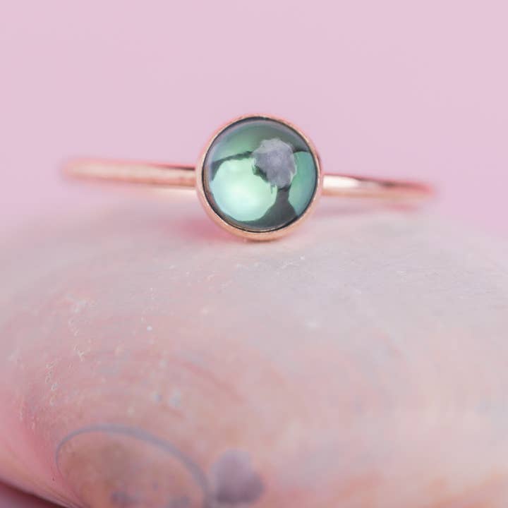 Anello arcobaleno medio con topazio blu Mystic Galazio 14 k Goldfill per la vendita all'ingrosso da parte di Mineral and Matter