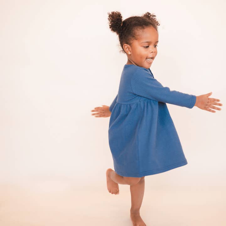 Robe en coton côtelé biologique | Bleu océan pour la vente par bug + bean kids
