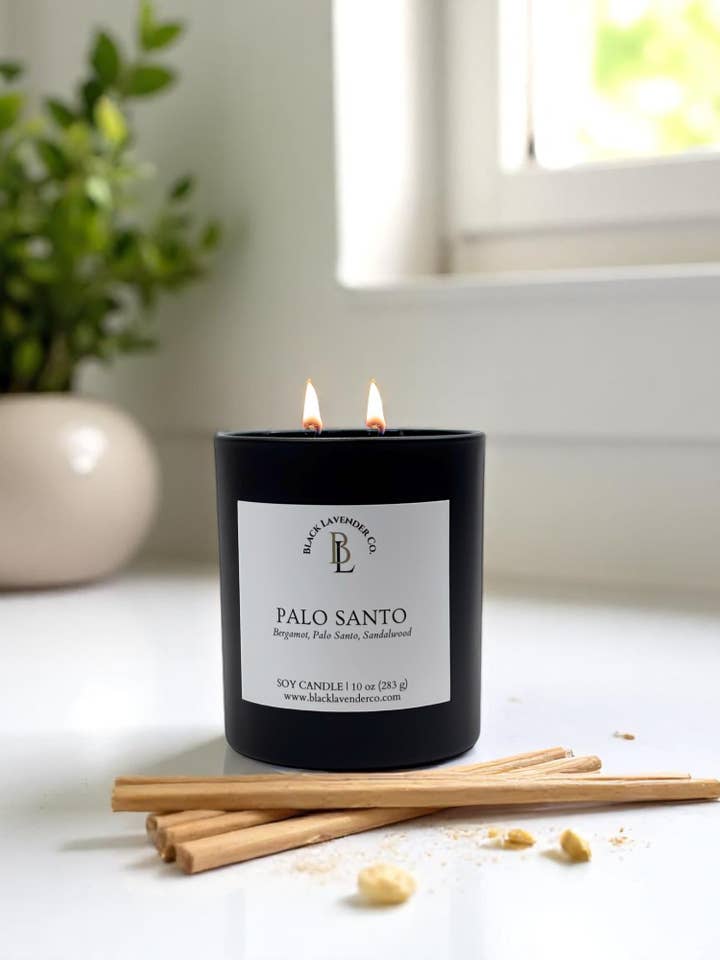 Palo Santo - Candela di soia in vetro nero opaco da 10 oz. per la vendita all'ingrosso da parte di Black Lavender Co.