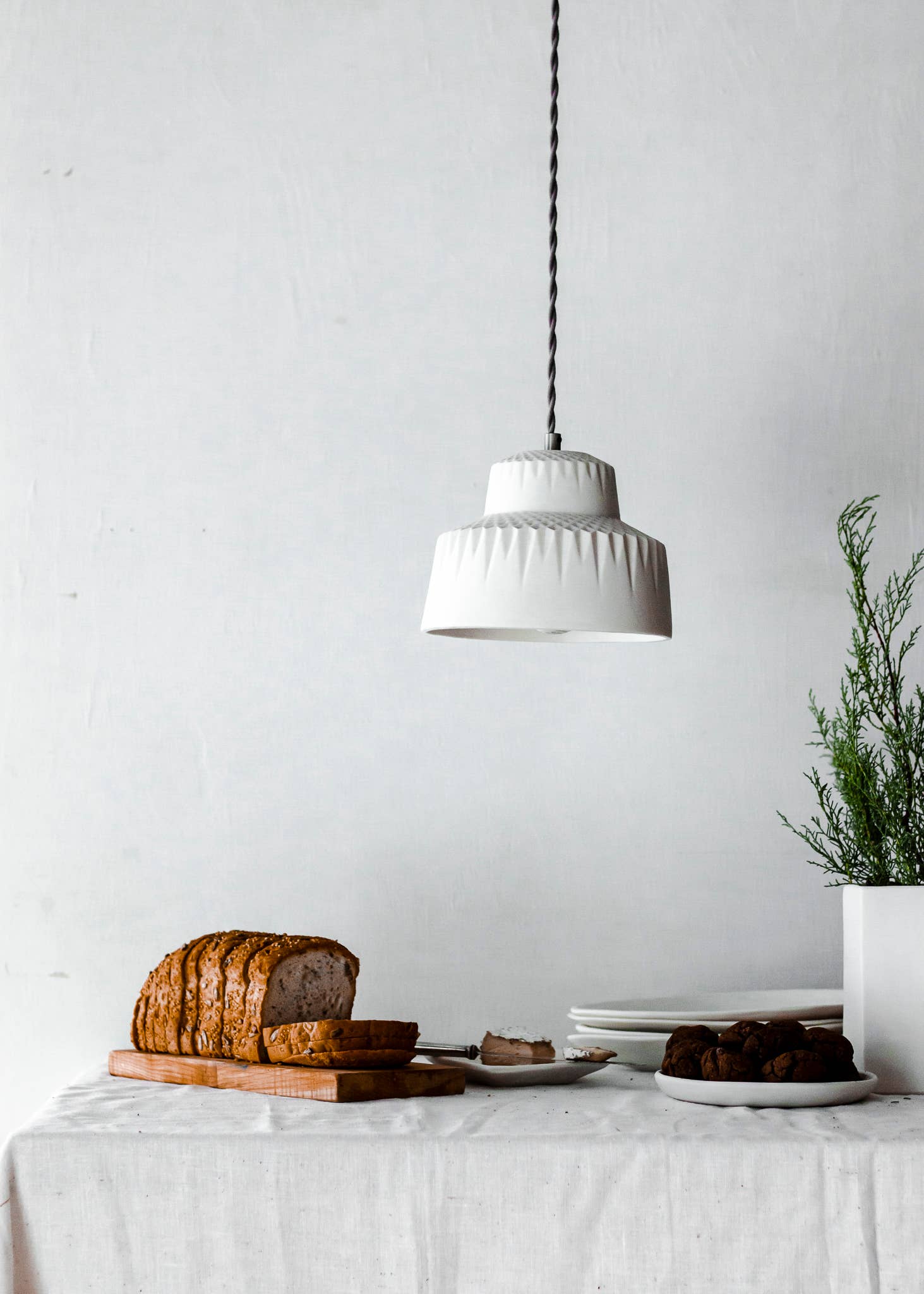 Niik Creative Co. - Vente Lustre/Suspension - Suspension Evelyn en porcelaine céramique faite main0