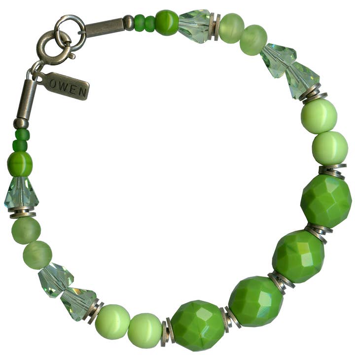 BRACELET « PÉRIDOT TONES » - VERRE TCHÈQUE, CRISTAL, VERRE VERT pour la vente par Owen Glass Collection