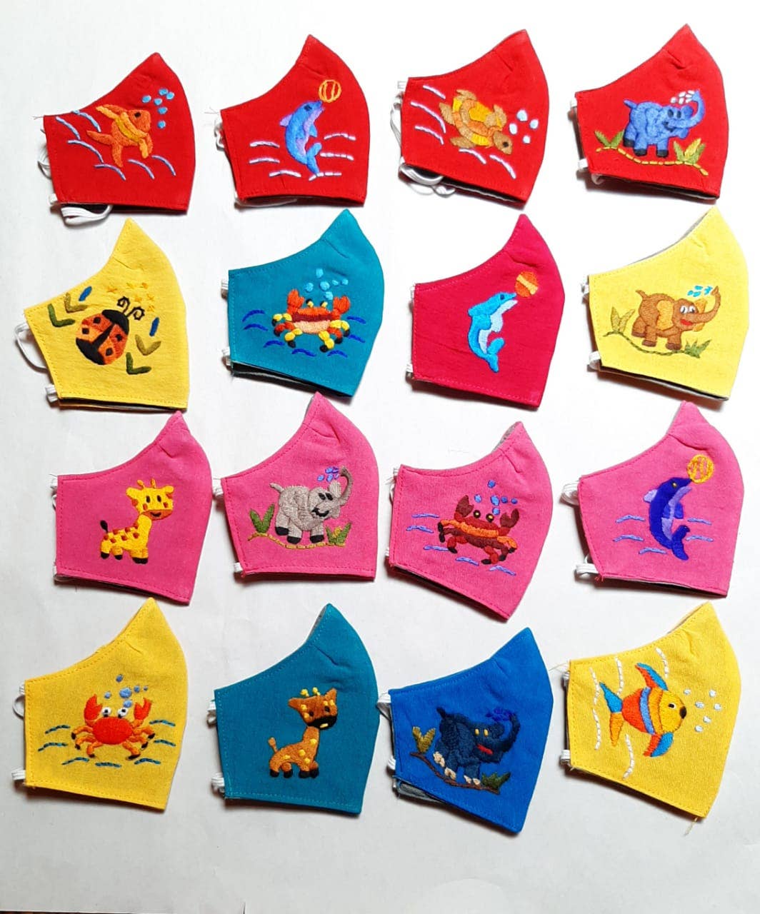Lucia's Imports - Venta al por mayor Mascarillas desechables no quirúrgicas - Mascarilla de pico de pato bordada para niños (25% de descuento)2