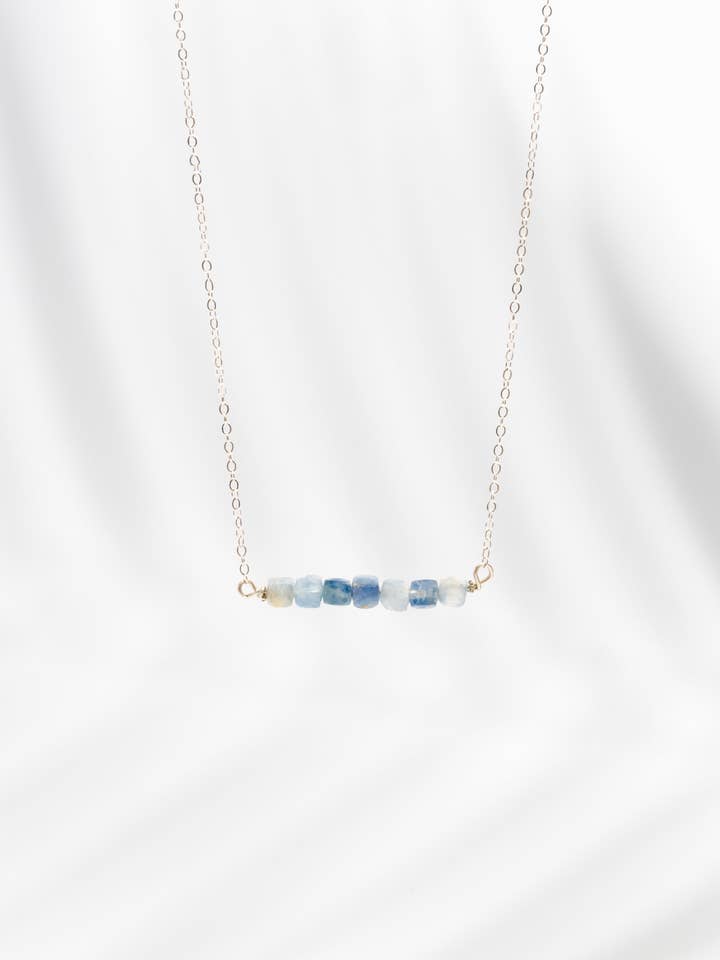 Collar Explorador Astral | Collar de barra de cianita azul para venta al por mayor de Think Unique