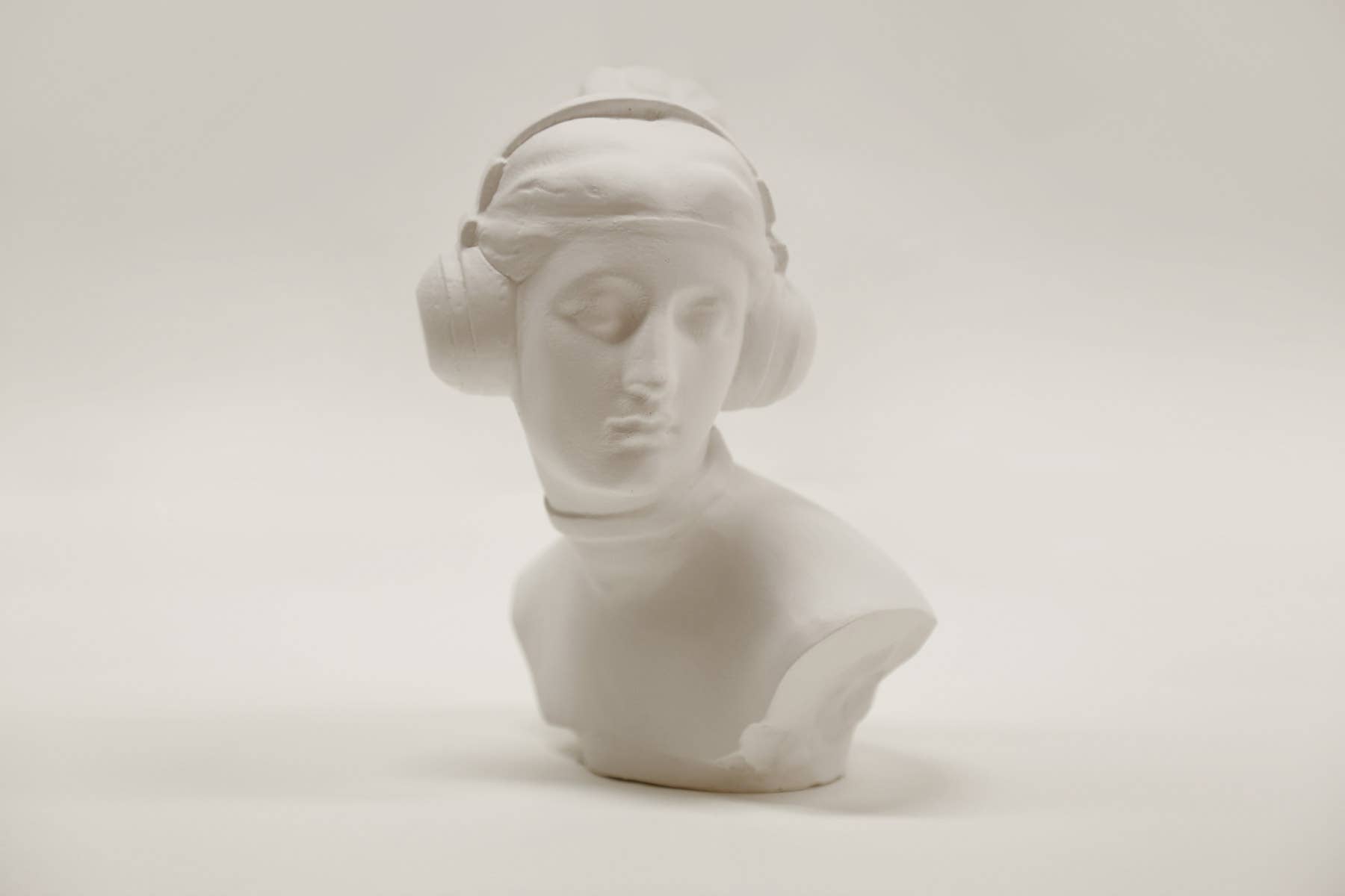 Creators Berlin - Wholesale Sculpture - White Techno Nymph1