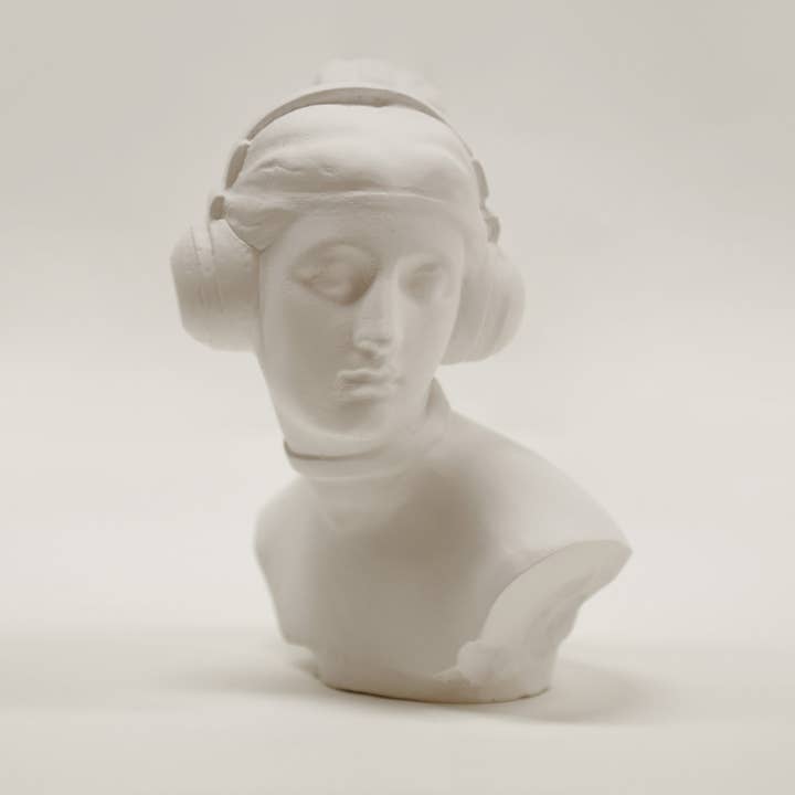 Creators Berlin - Wholesale Sculpture - White Techno Nymph1