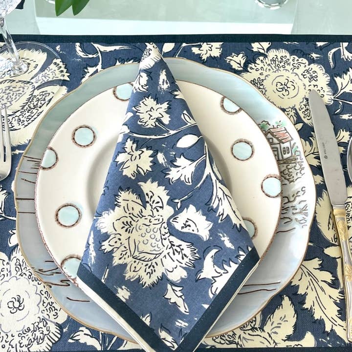 Handbedruckte Tischsets und Servietten- Set mit je 6 Stück- Kochi Santorini für den Großhandel von Wildflower Blue