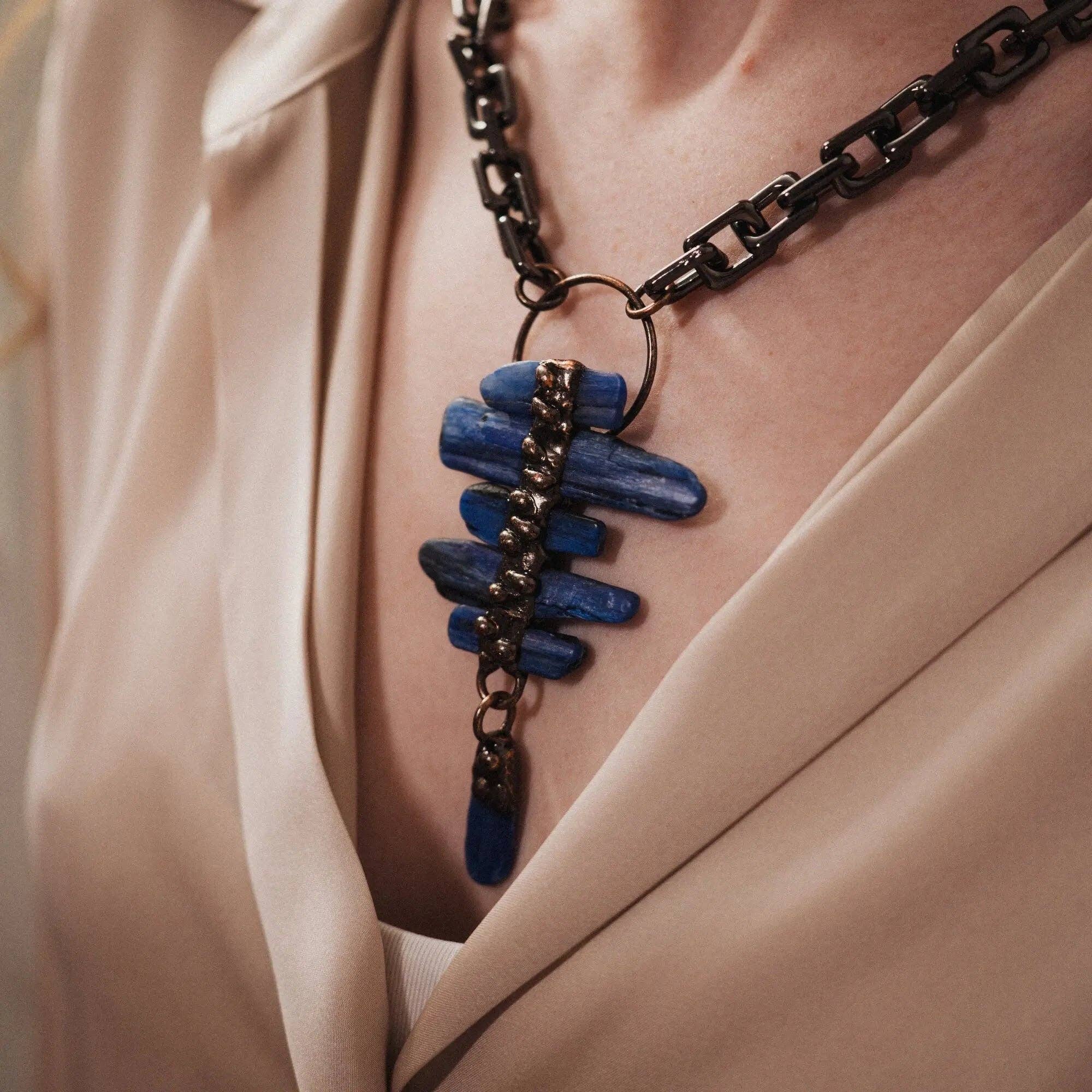 PHOEBE´S - Vente Colliers à pendentif - Collier maximaliste en cyanite4