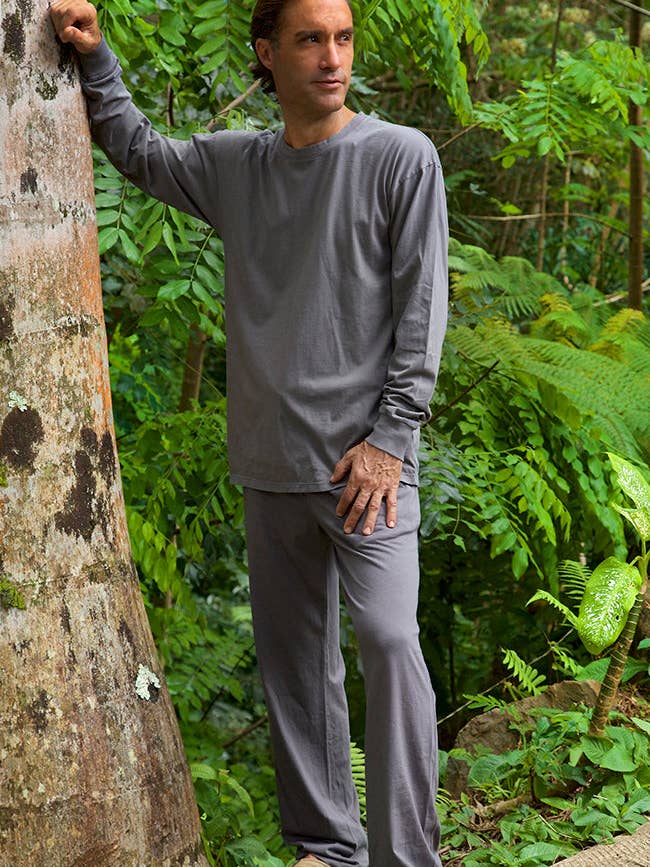 T-shirt girocollo a maniche lunghe in cotone biologico da uomo per la vendita all'ingrosso da parte di Olivine & Jean