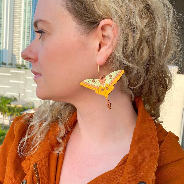 Le Chic Miami - Wholesale Oorringen - Moth Hoepeloorbellen uit de jaren 704