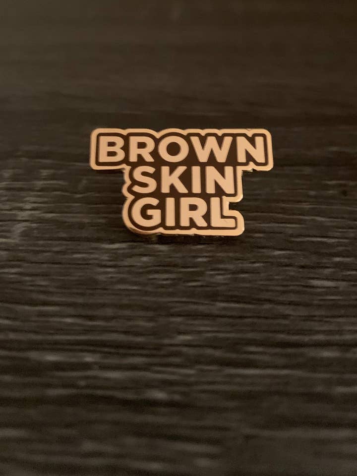 Fille à la peau brune pour la vente par Pop Pins NYC
