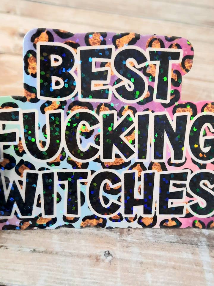 Bästa Fucking Witches Klistermärke, Svärordsklistermärke för wholesale av Unsupervised Art