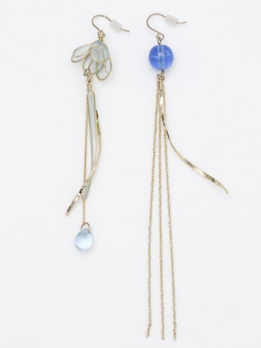 Boucles d'oreilles asymétriques Jellyfish pour la vente par Ametsuchi by Amina Collection