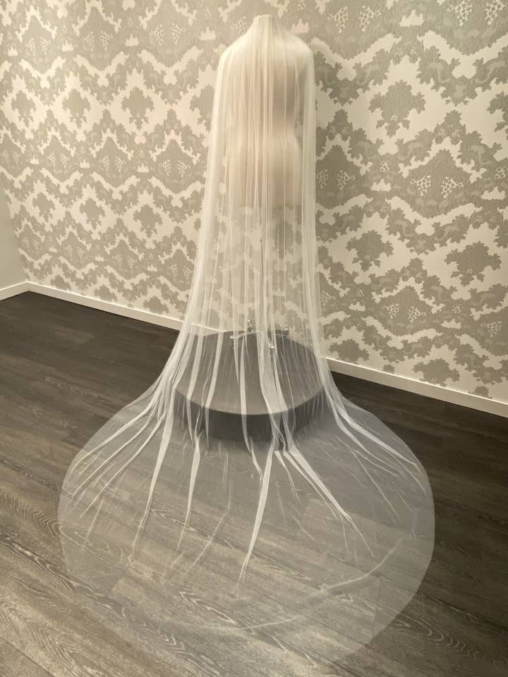 ANGELIQUE - 108" Katedral Simple Classic Slør for engroshandel hos JohnnyB Jewelry