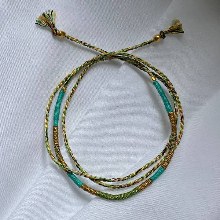 Sophie Deschamps Bijoux - Venta al por mayor Pulseras tejidas/trenzadas - Pulsera de hilo amuleto de la suerte Sukh