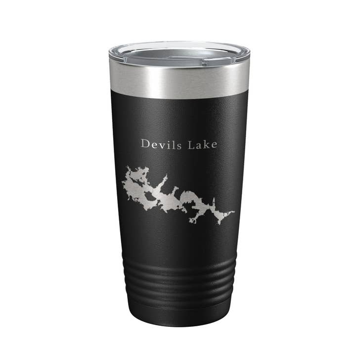 Tasse de voyage avec carte Devils Lake, tasse à café isolée gravée au laser, 20 oz, Dakota du Nord pour la vente par CarveBright
