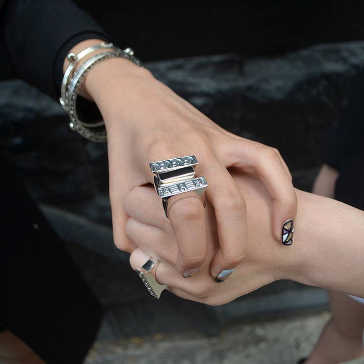 Anneau Wiener Werkstatte Pinwheel Stack pour la vente par Cynthia Gale New York