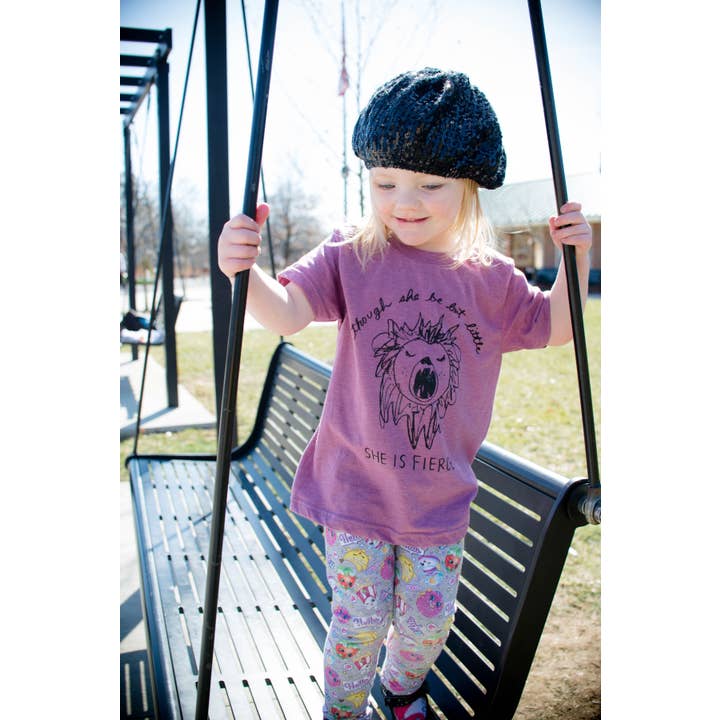 Leão Feroz: T-shirt Juvenil por atacado de Megan Lee Designs