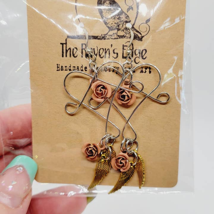 Lot de 3 boucles d'oreilles en forme d'ailes d'ange faites à la main pour la vente par The Raven's Edge