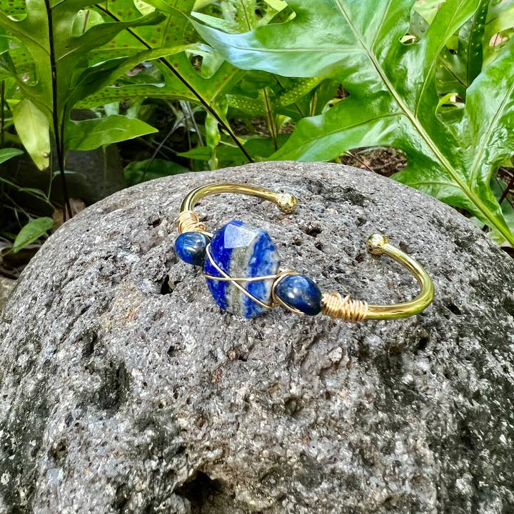 Brazalete de oro con piedra lapislázuli (tres piedras) para venta al por mayor de Moon Child