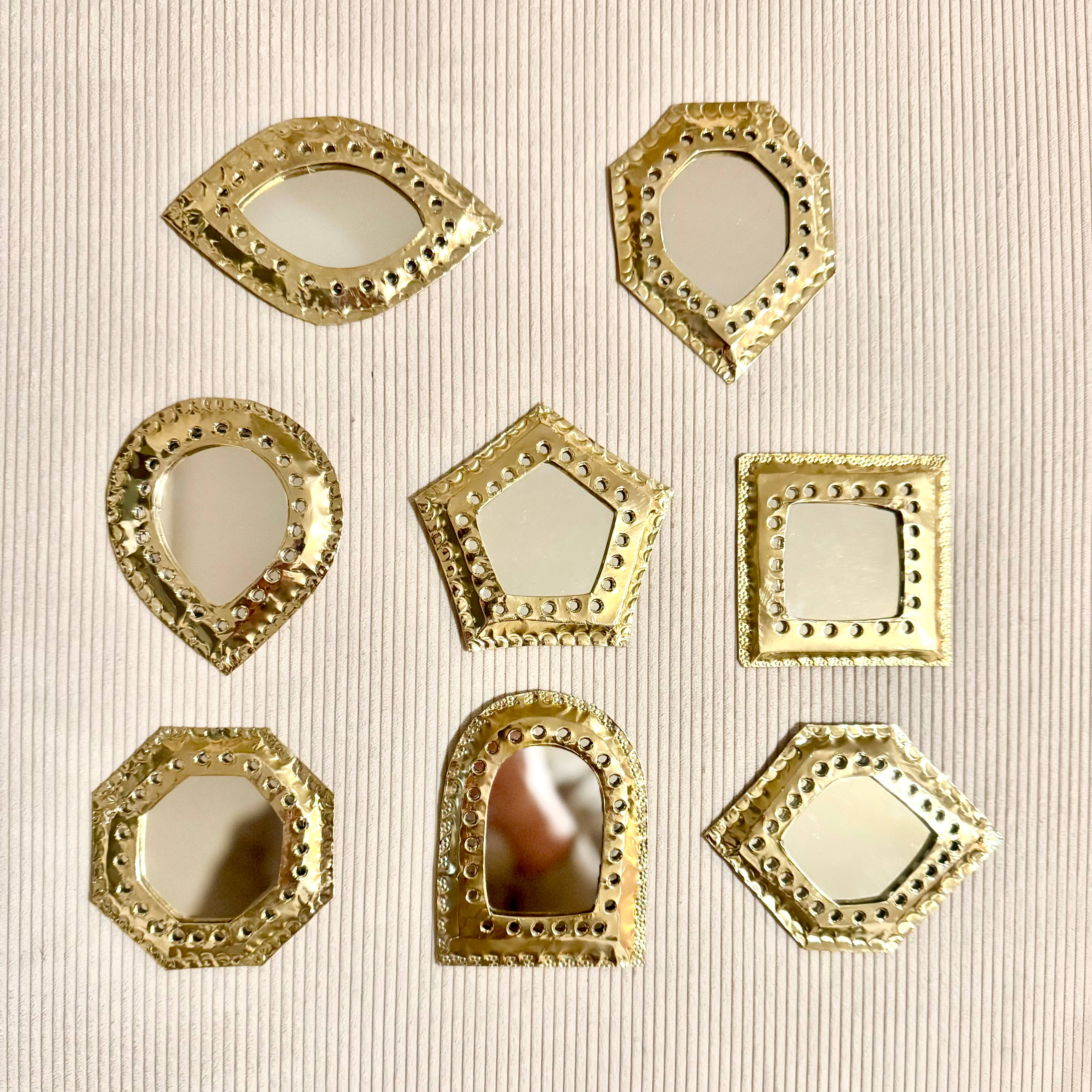 romeda - Vente Miroir mural - Miroirs décoration dorés, Miroir décoration murale en laiton8