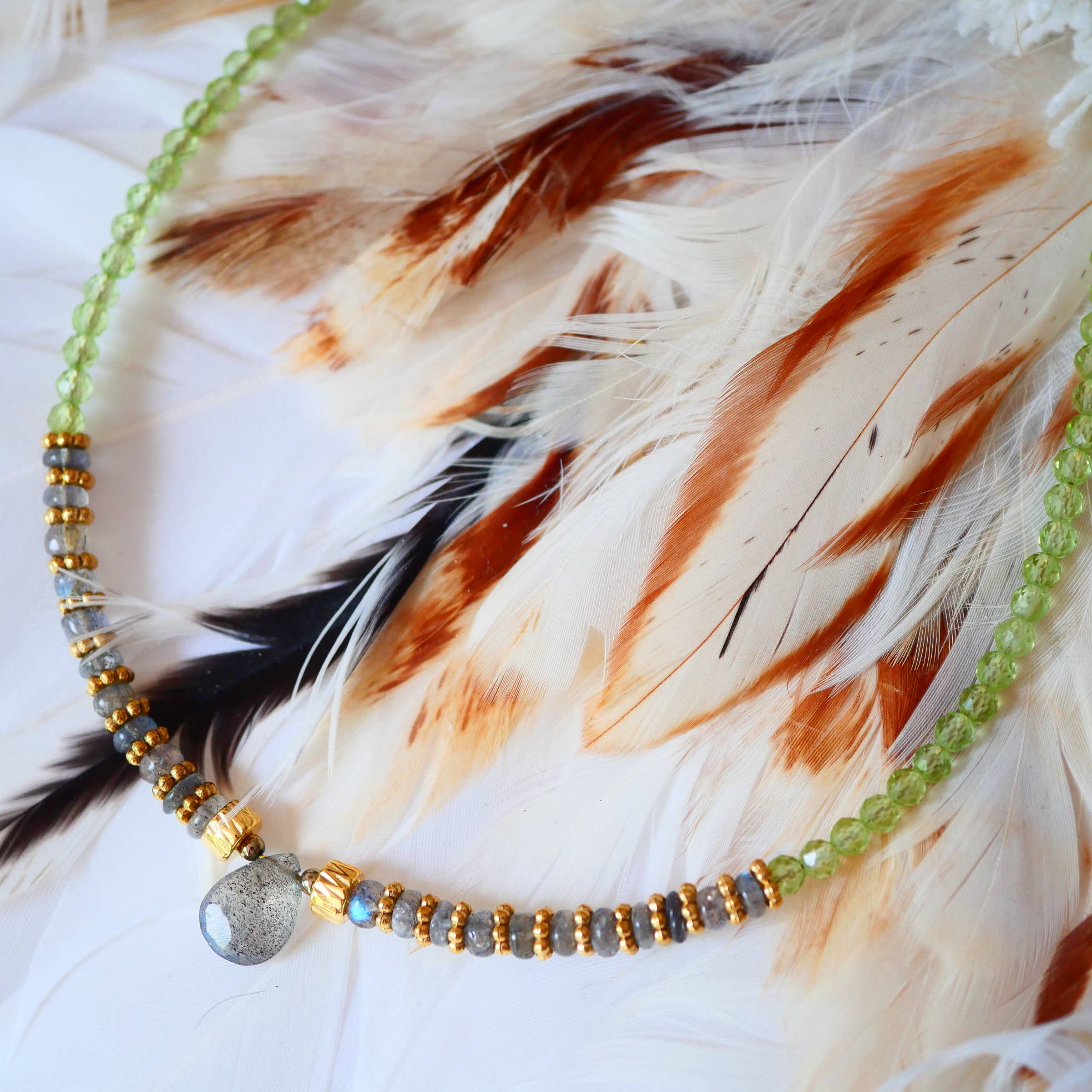 GINANDGER – Großhandel Perlenkette – HALSKETTE PERIDOT LABRADORIT ALISHA1