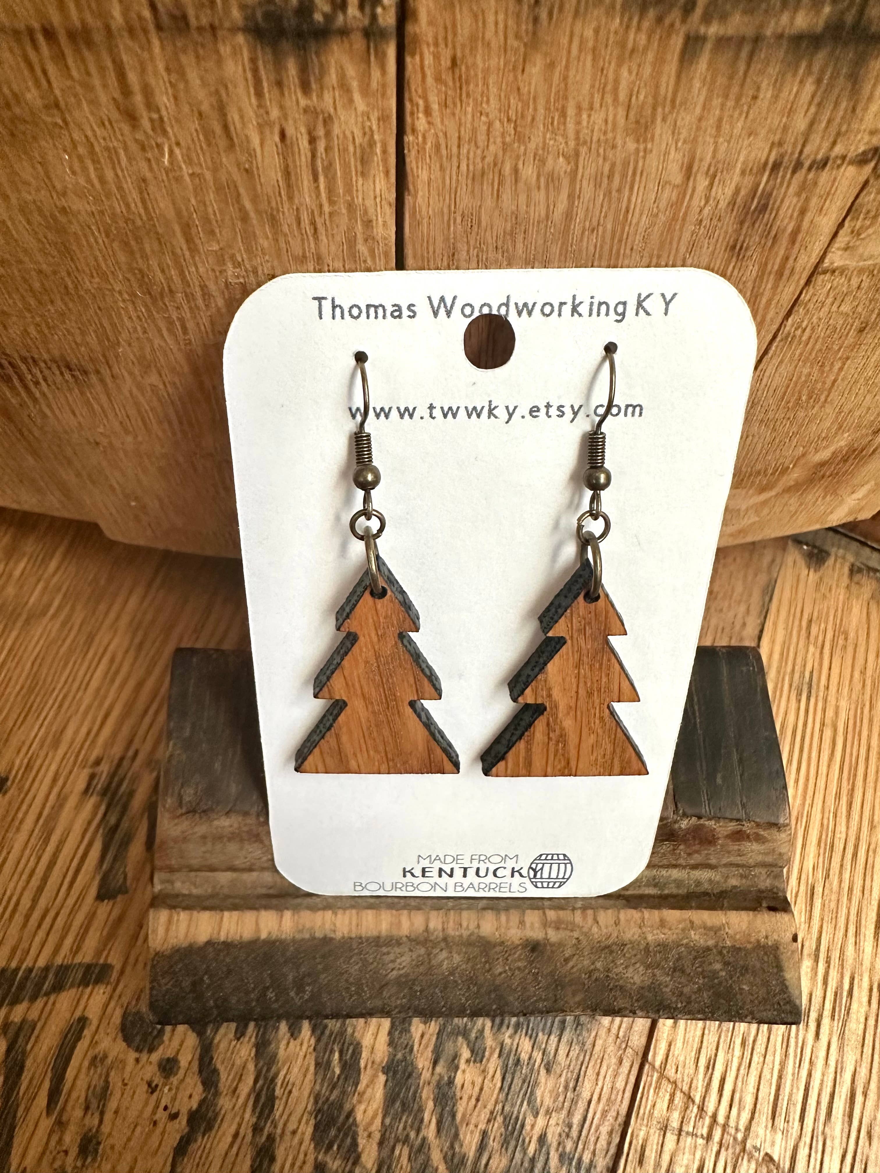 TWWKY – Engroshandel Hængeøreringe og creoløreringe – Genvundne Kentucky Bourbon Barrel juletræøreringe9