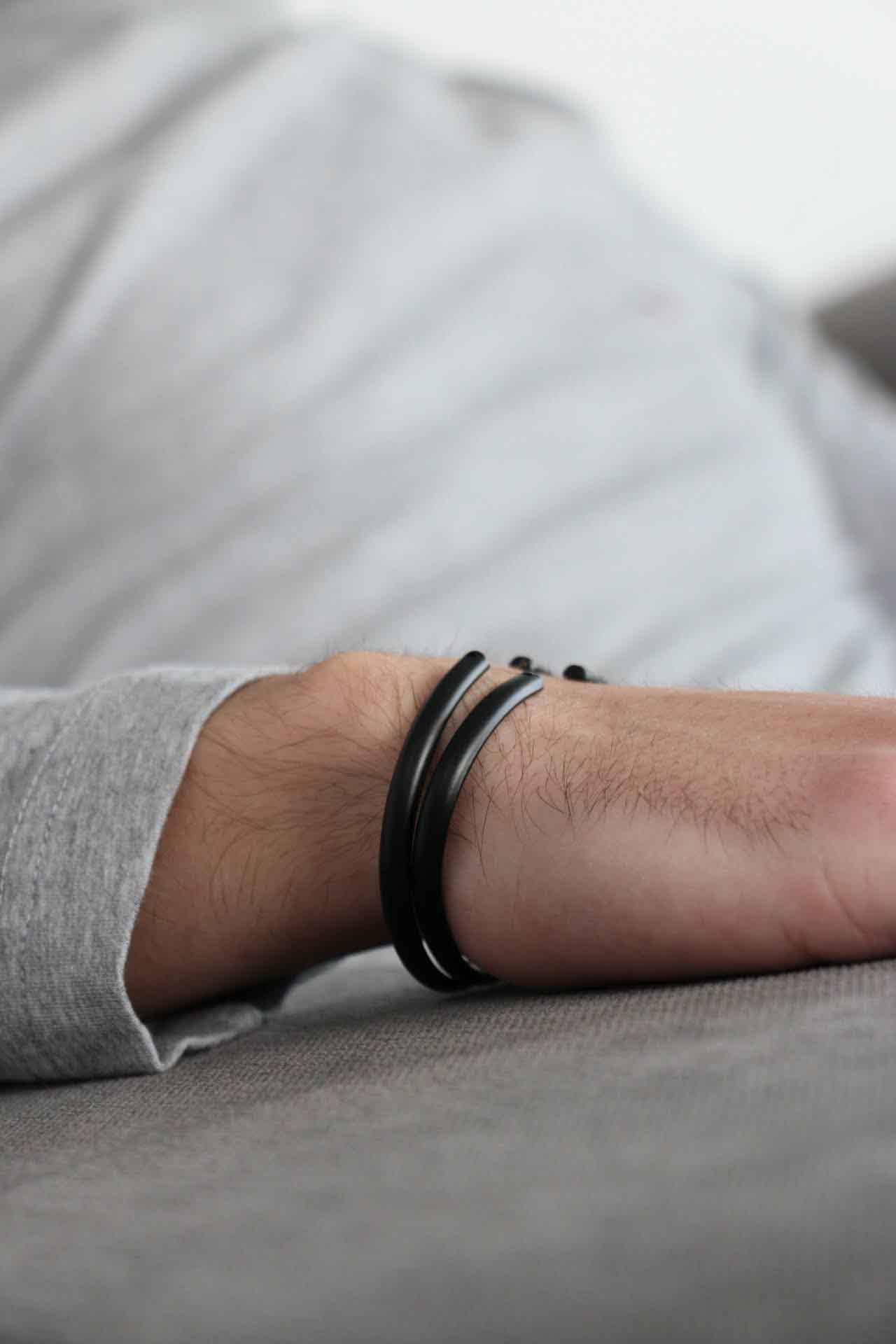 Être - Bracelets & Accessories - Wholesale Cuff Bracelet - Men's Bracelet | Afurada - notte2