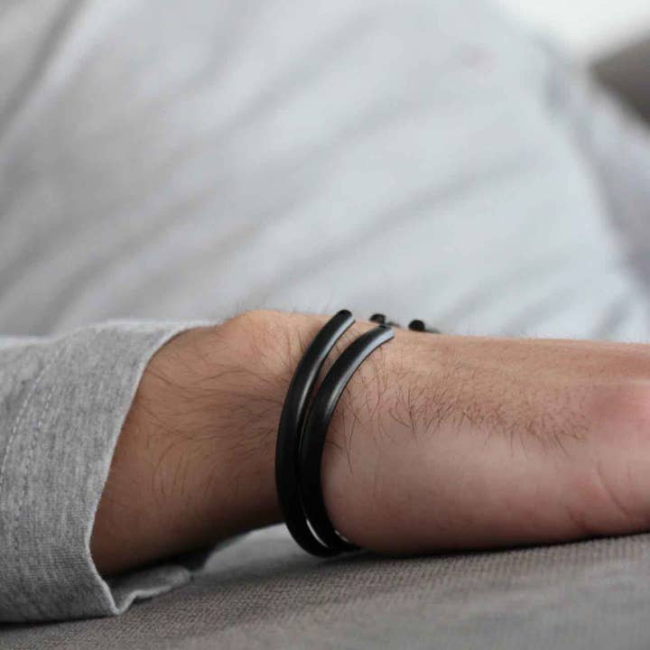 Être - Bracelets & Accessories - Wholesale Cuff Bracelet - Men's Bracelet | Afurada - notte2