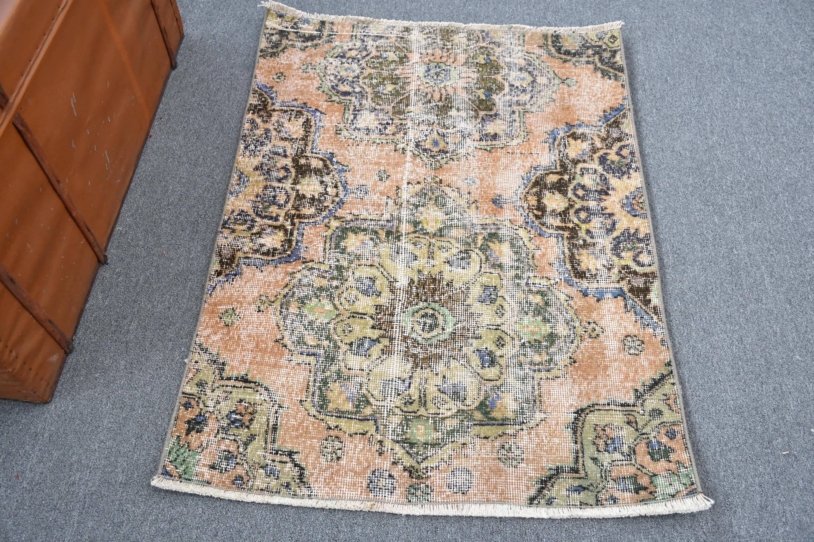 The Loom Wholesale – wholesale Rug pad – Vintage Beige & Green Wool Rug - Handmade Classic Design