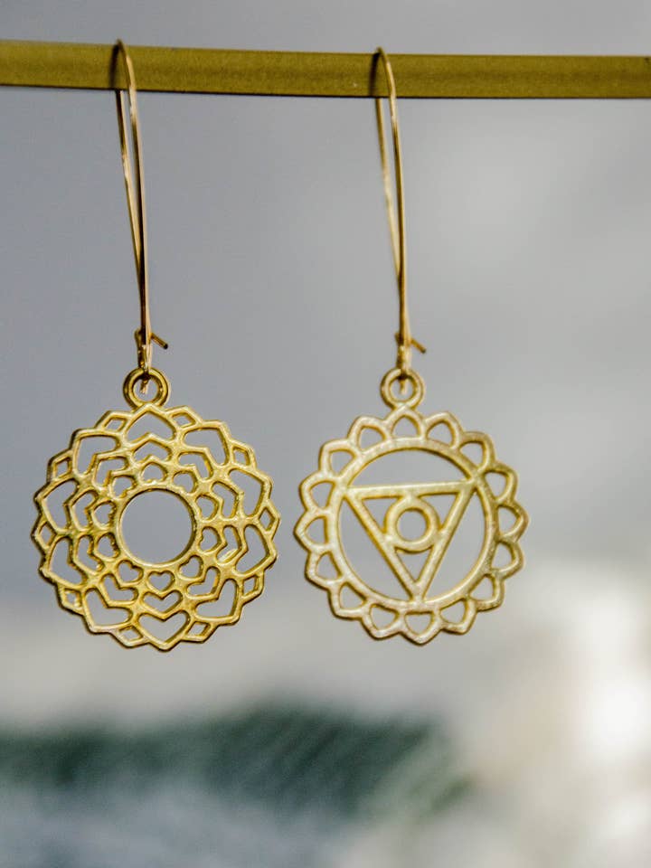 Brincos Dangle Incompatíveis Zinnia por atacado de Metric Forrest Studio