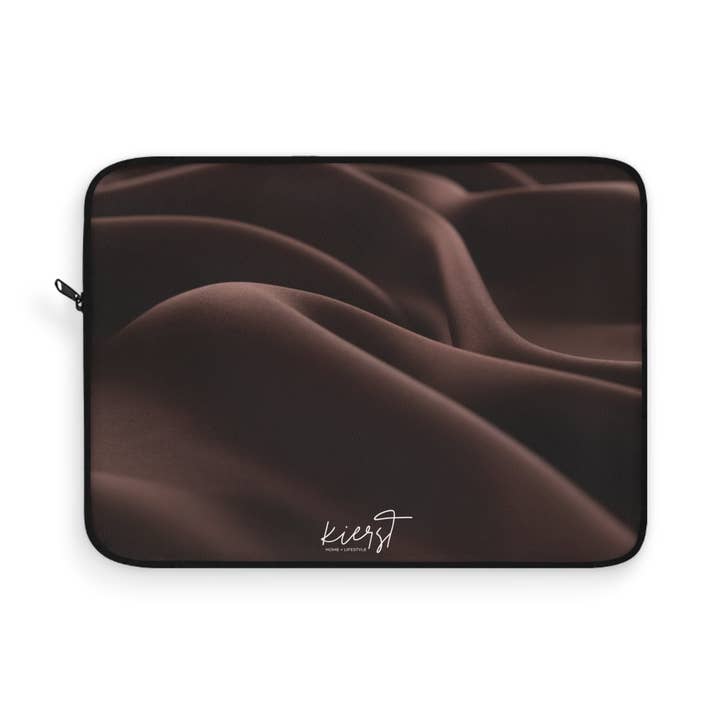 Housse d'ordinateur portable inspirée de la soie au chocolat pour la vente par kierst