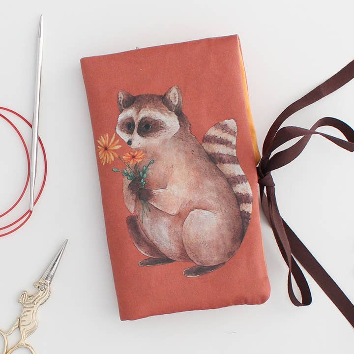 Milo the Raccoon | Astuccio per aghi | Astuccio per matite | Rotolo per la vendita all'ingrosso da parte di The Blue Rabbit House