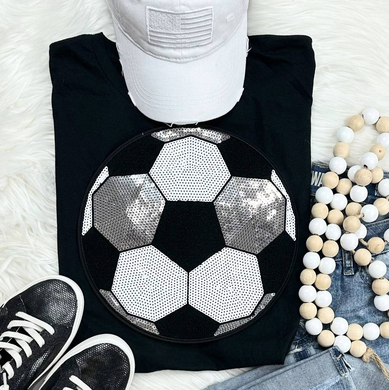 Trendy Tee Co. – T-shirt gráfica - Unissexo por atacado – Lantejoula Chenille Patch Tee Quotidiano10