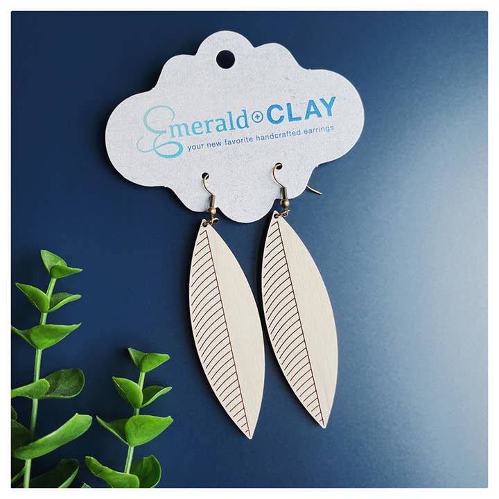 Orecchini in legno - Foglia di salice per la vendita all'ingrosso da parte di Emerald and Clay