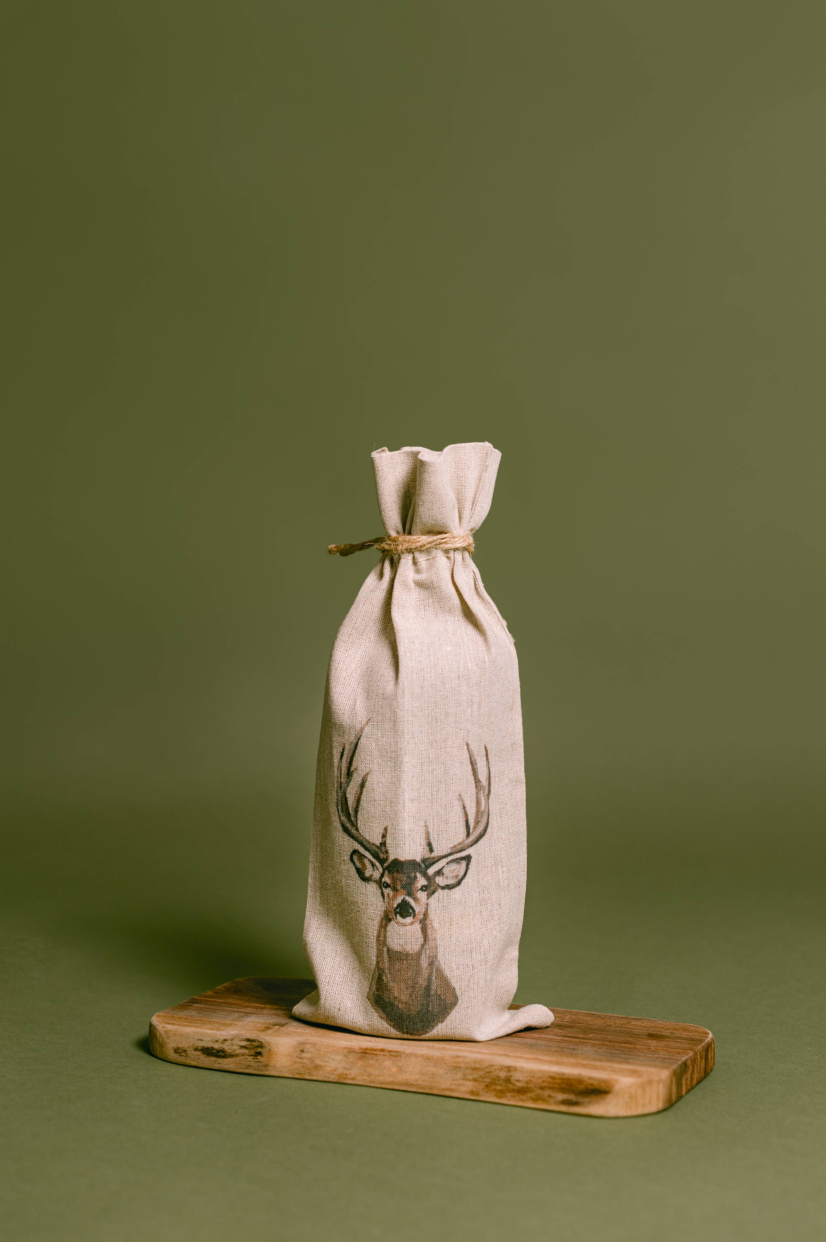 Mads Studio & Co. - Wholesale Wine Gift Bag - Whitetailed Deer Wine Bag1
