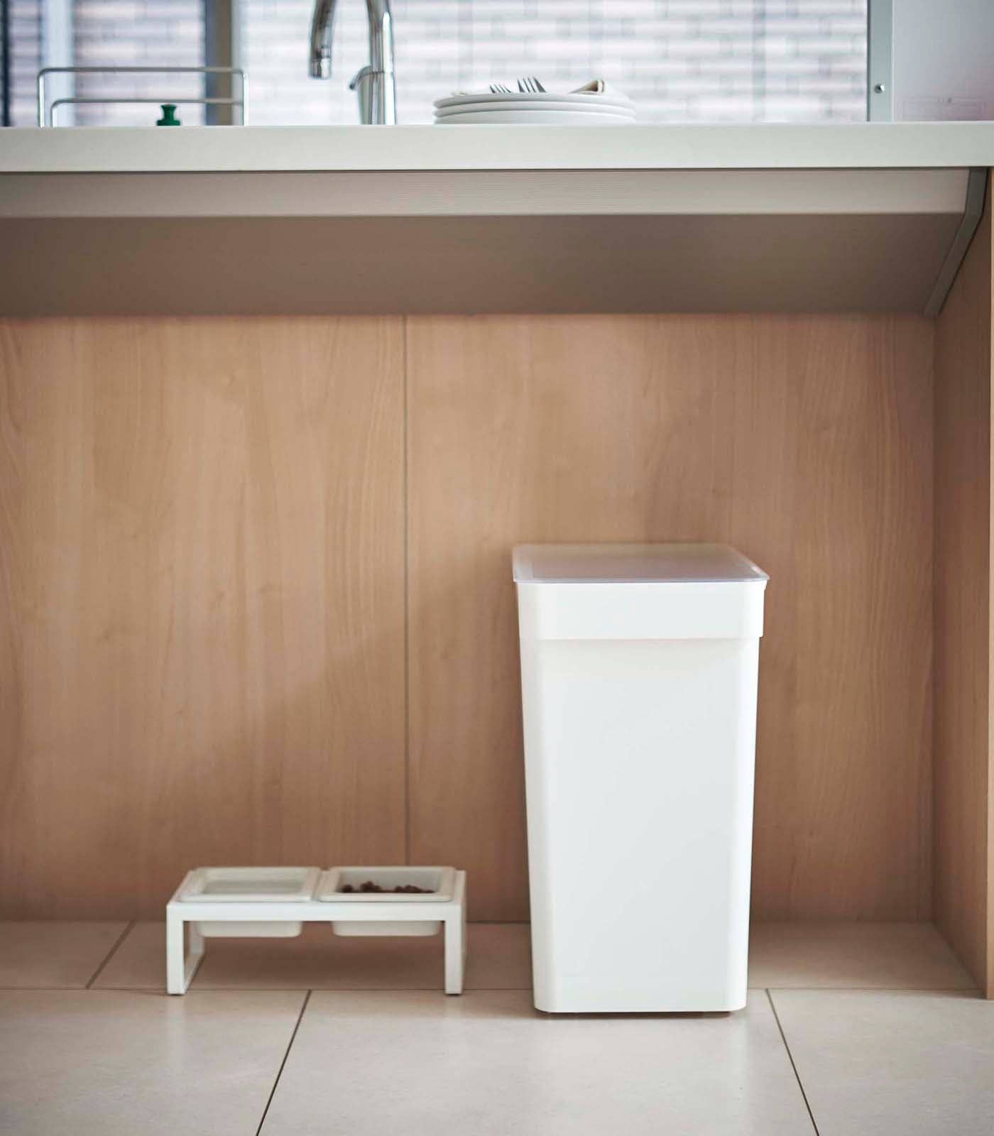 Yamazaki Home - Vente Nourriture – chien - Contenant hermétique pour aliments pour animaux de compagnie Tower Rolling (25 lb)13