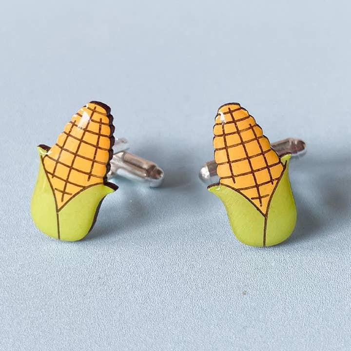 Gemelli in legno fatti a mano a forma di pannocchia di mais per la vendita all'ingrosso da parte di PinTonik