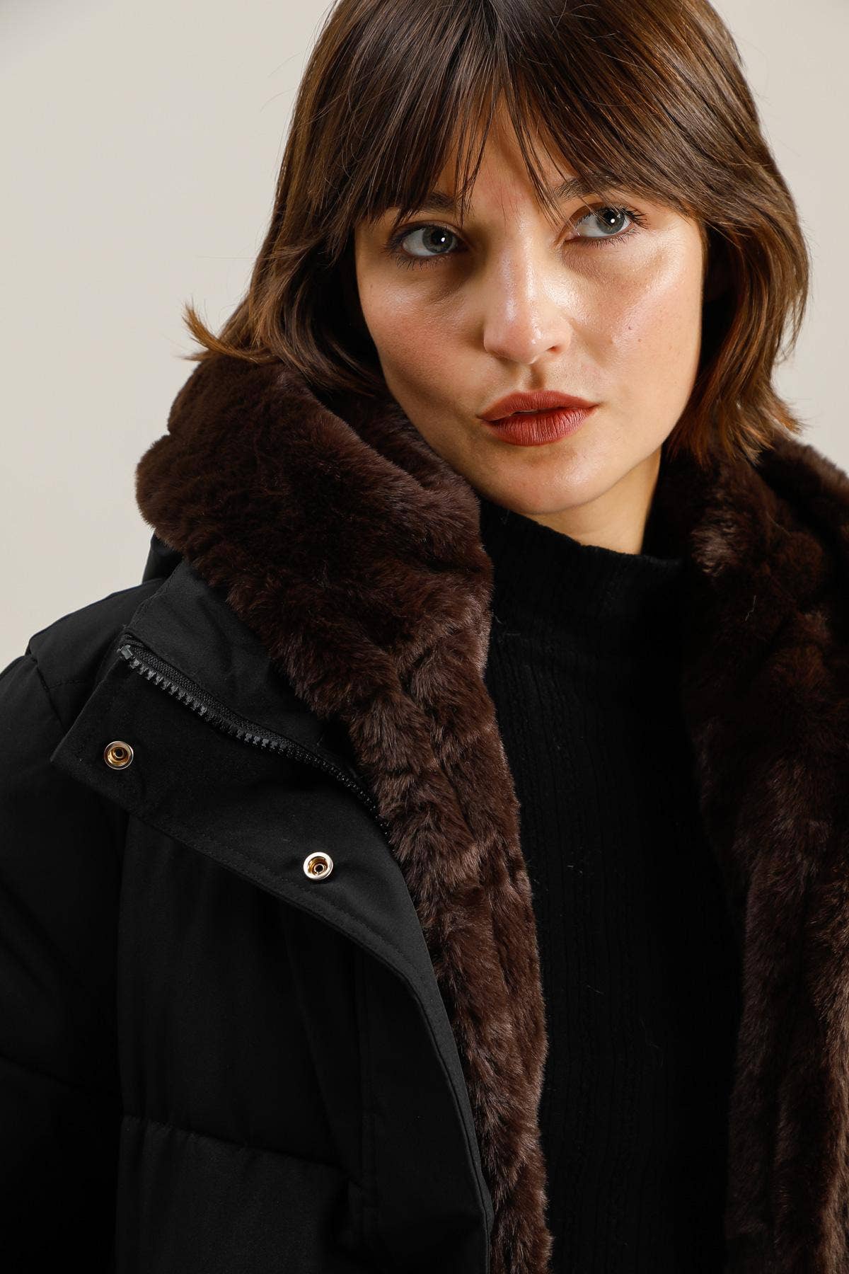 Attrait Paris – wholesale Puffer jacket – Women’s – Long waterproof down jacket with removable fur5