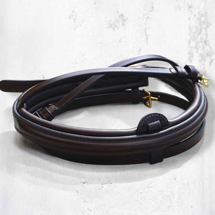 Tyndt lige næsebånd i italiensk læder for engroshandel hos EPONIA EQUESTRIAN LIFESTYLE