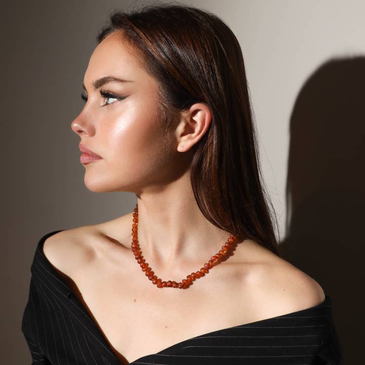 Collier de perles d'ambre brut baroque cognac pour adulte pour la vente par The Natural Amber