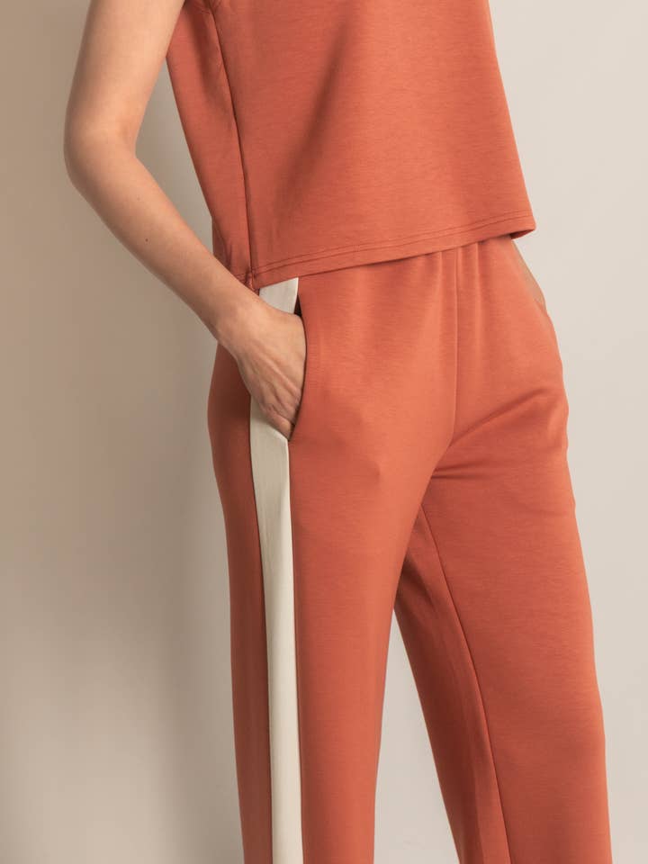 P. CILL - Vente Pantalon – femme - Pantalon à jambes larges P. CILL Butter Modal à rayures latérales50