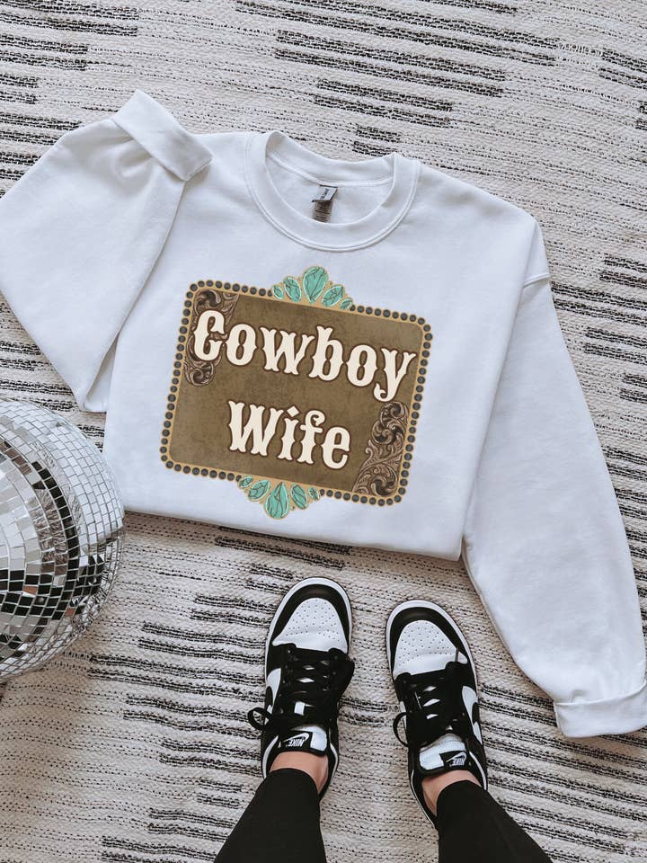 T-shirt ou Sweatshirt de Esposa de Cowboy por atacado de Gunpowder and Glam Boutique