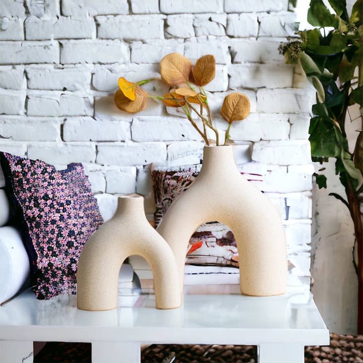 Interiors and Art - Wholesale Vaas - Nordische set van 2 natuurlijk ongeglazuurde keramische vazen in U-vorm7