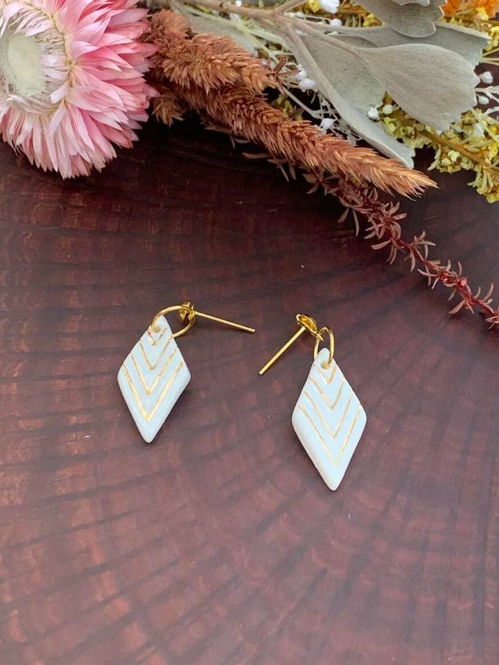 Ophelia - Pendientes de porcelana con acabado dorado para venta al por mayor de Wolf and Clay Pty Ltd