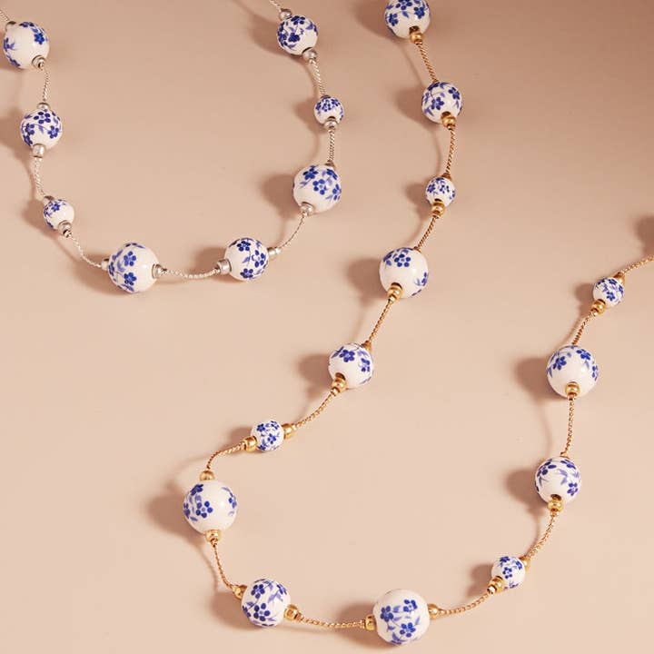 Blomrundformad keramisk pärlhalsband lång för wholesale av Designature New York