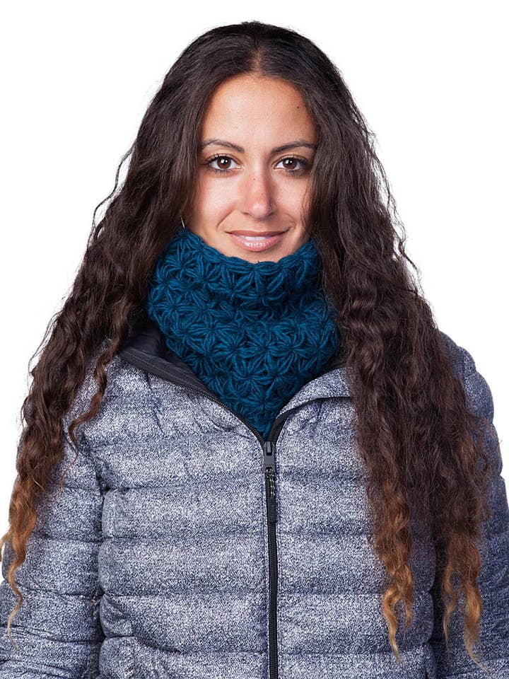 Cache-cou Starla pour la vente par Ark Imports