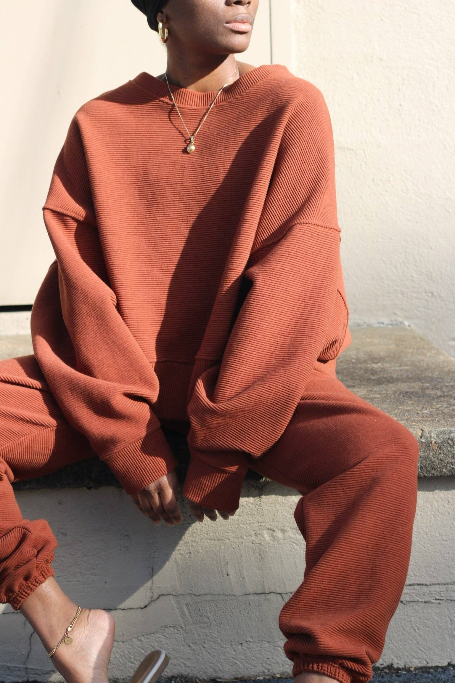 Na Nin – Großhandel Strickpullover – Damen – Margot Kurzes Sweatshirt aus Baumwolle mit Riffelmuster1